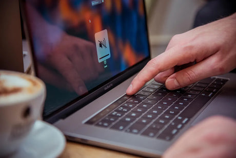 Por Qué Comprar iPhones y MacBooks Reacondicionados es la Mejor Alternativa para Empresas en 2025