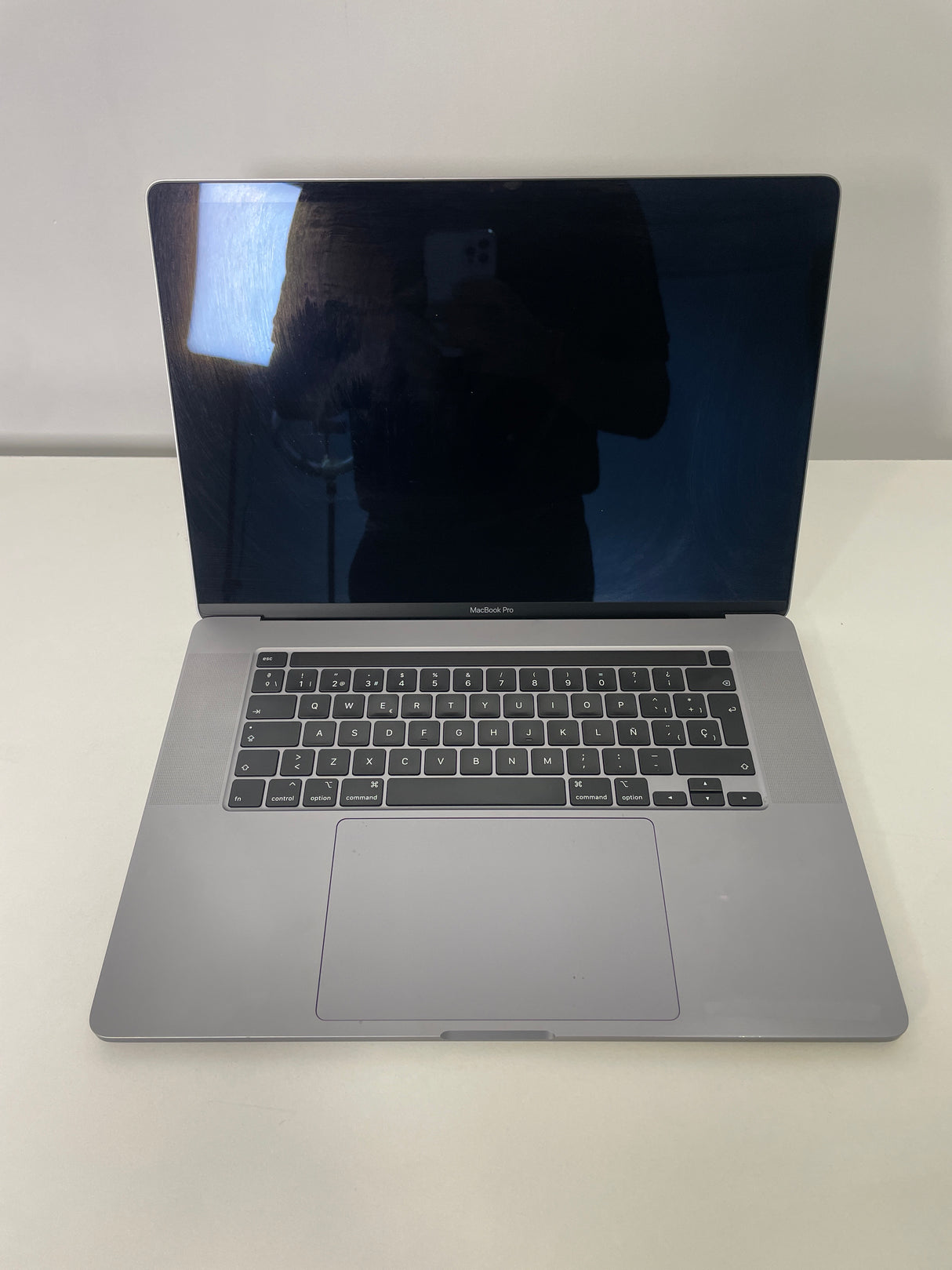 OUTLET - Macbook Pro Touchbar 16 Pulgadas 16GB RAM, 512GB SSD Intel Core i7