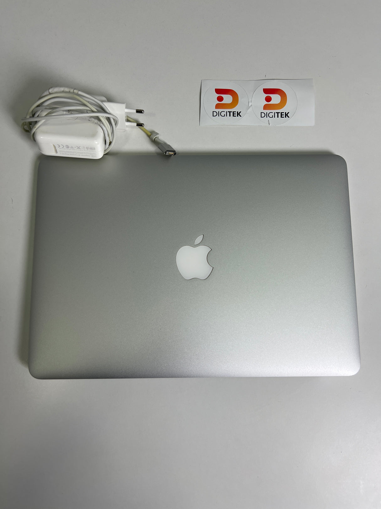 OUTLET - MacBook Air 13 Pulgadas 4GB RAM, 128GB SSD Intel Core i5