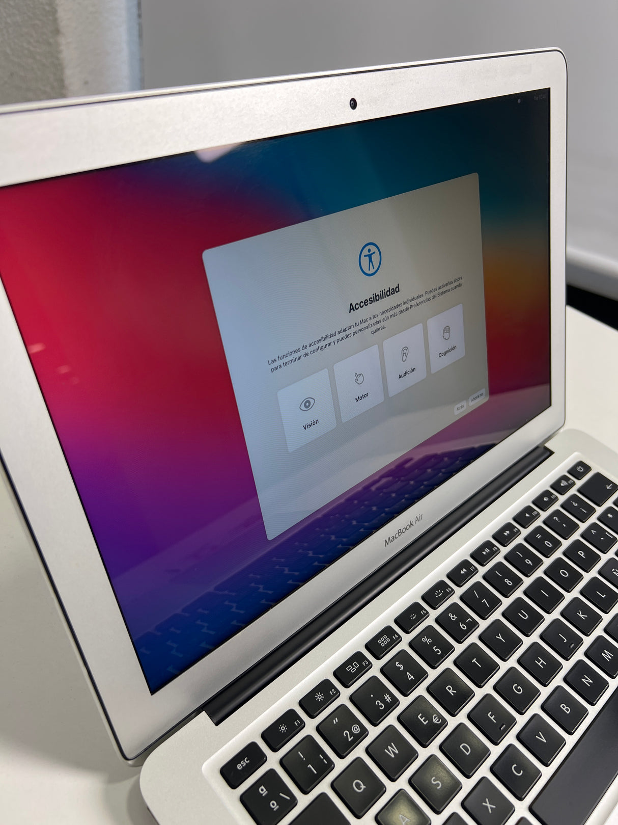 OUTLET - MacBook Air 13 Pulgadas 4GB RAM, 128GB SSD Intel Core i5