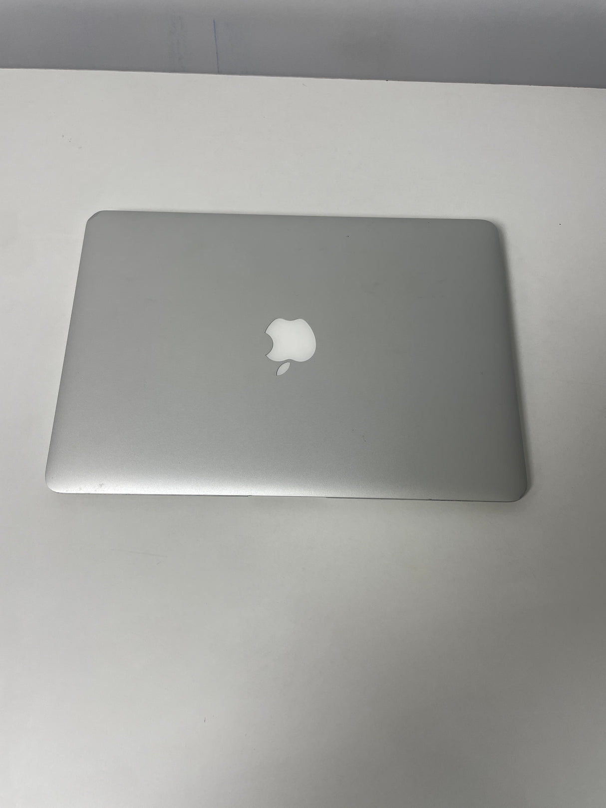 OUTLET - MacBook Air 13 Pulgadas 4GB RAM, 128GB SSD Intel Core i5