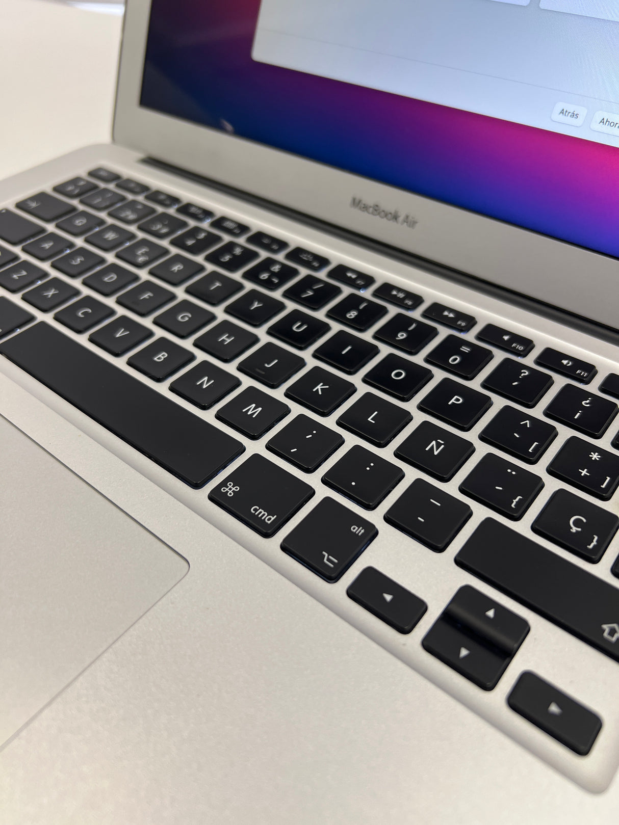 OUTLET - MacBook Air 13 Pulgadas 4GB RAM, 128GB SSD Intel Core i5