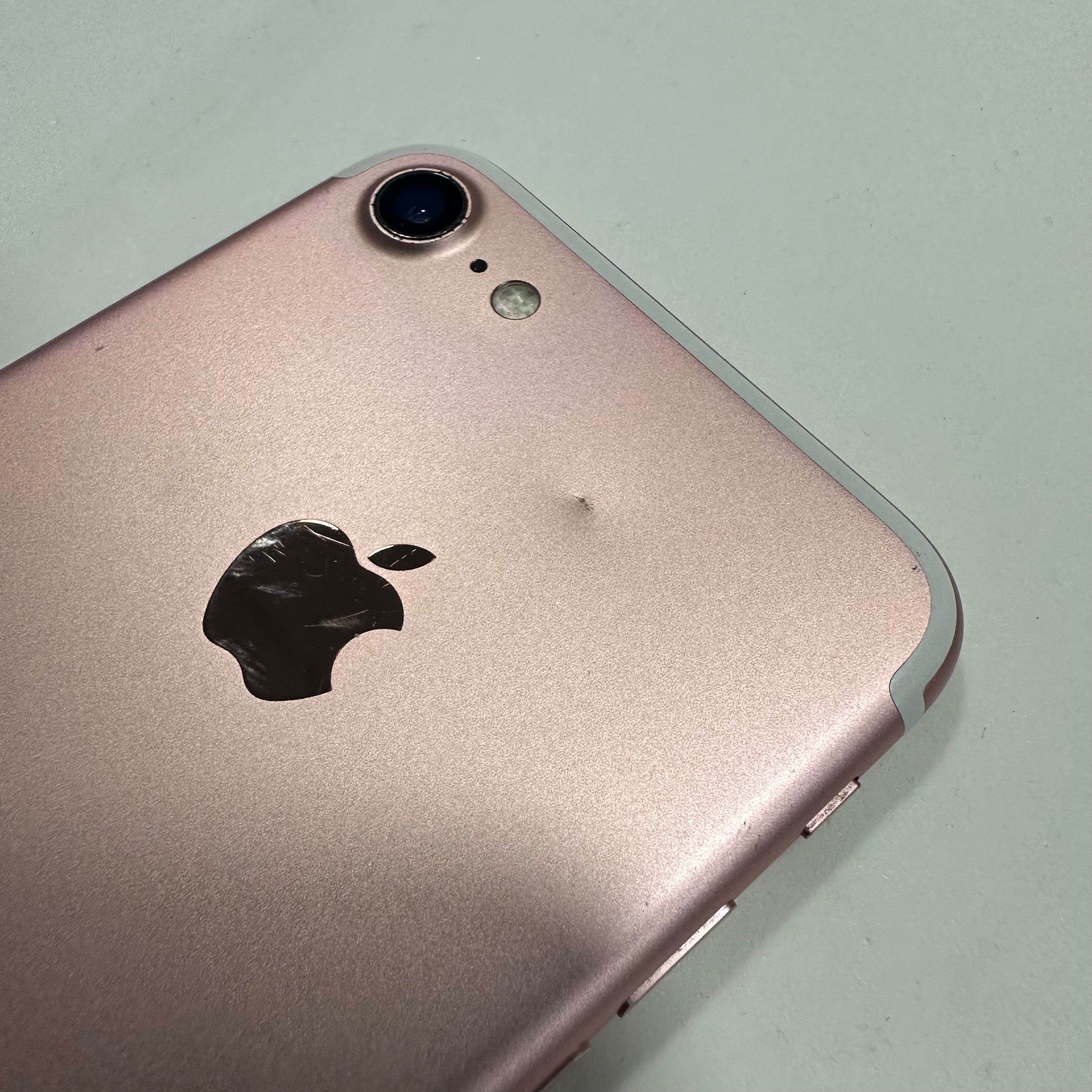 【値下げ】iPhone7 Rose Gold 32GB,Black 32GB Apple iPhone 7 (32 GB / Rose Gold) | SoloTodo.cl