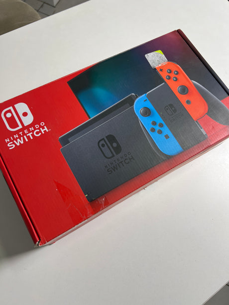 Switch Neon con 2 controles - Usada