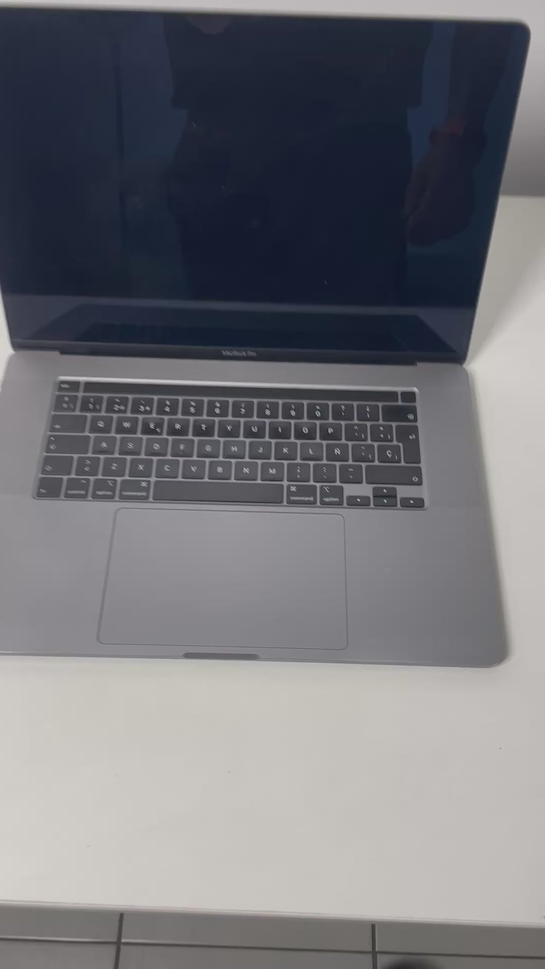 OUTLET - Macbook Pro Touchbar 16 Pulgadas 16GB RAM, 512GB SSD Intel Core i7